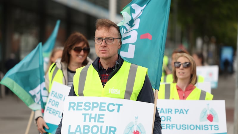 Striking theatre staff say settling pay claim would save HSE substantial agency costs